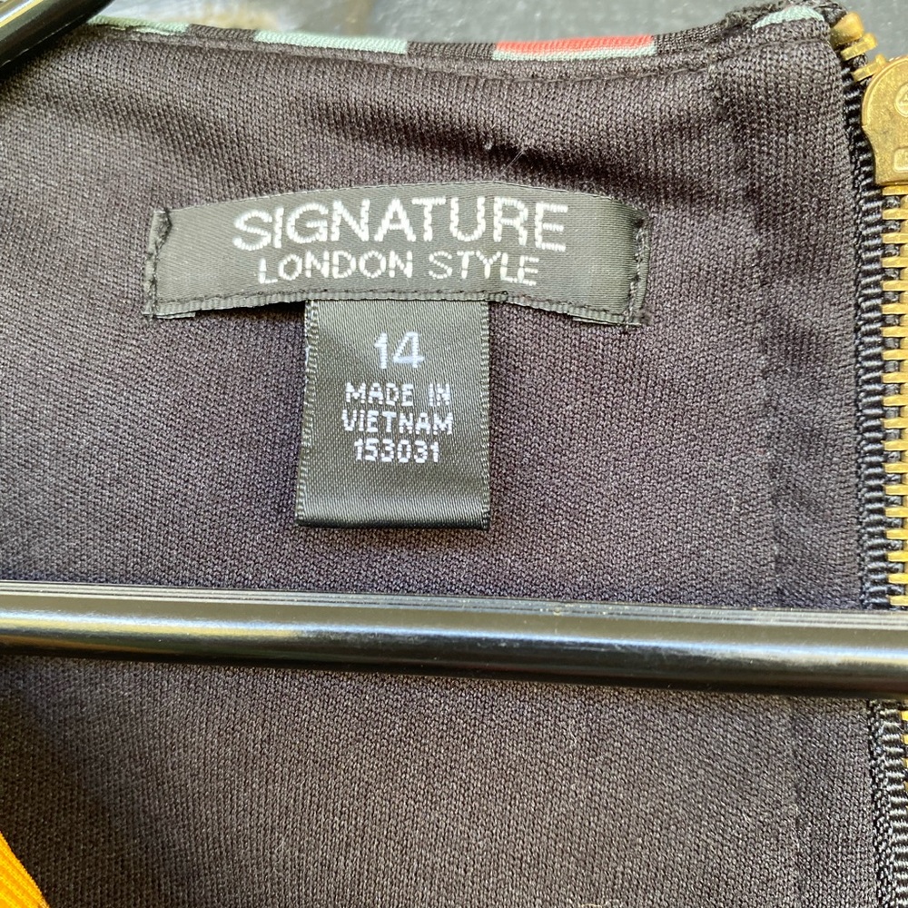 Signature London Style Dress - Picture 5 of 5
